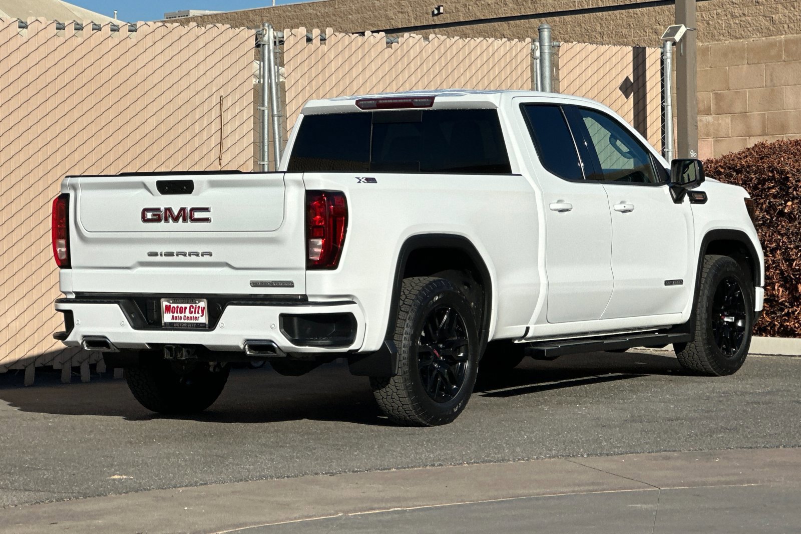 Certified 2022 GMC Sierra 1500 Elevation w/ Preferred Package AWD/4WD image 4