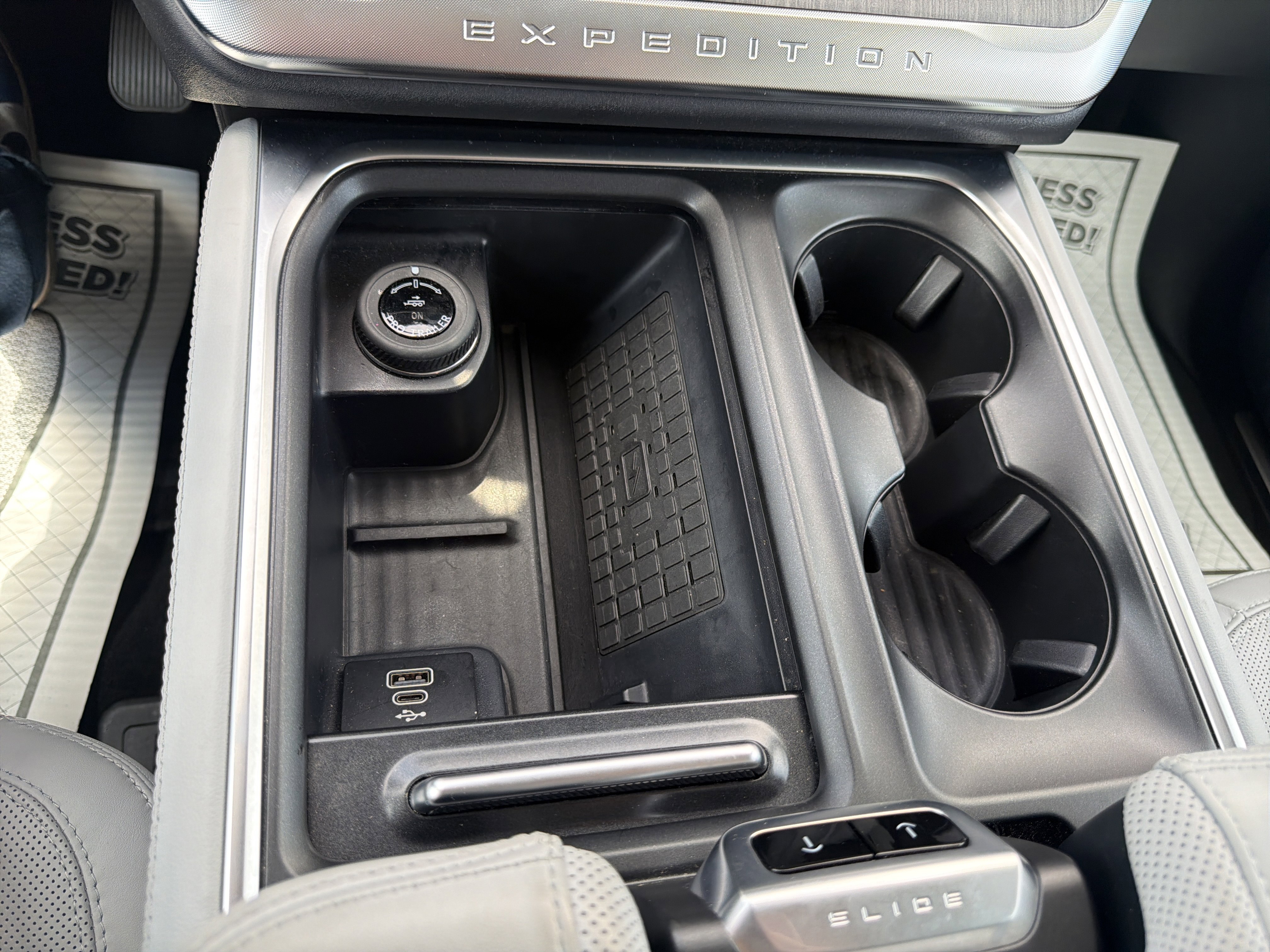 Used 2025 Ford Expedition Max Platinum w/ Platinum Ultimate Package AWD/4WD image 26