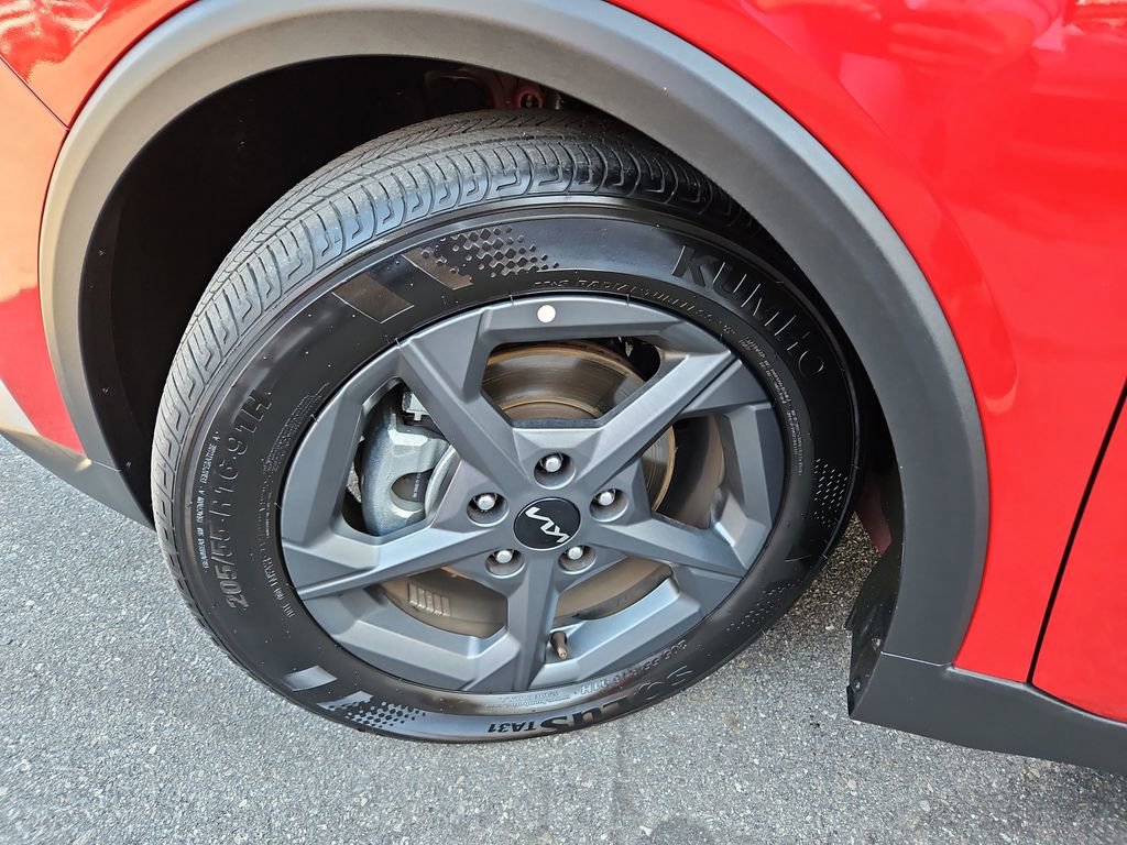 Used 2025 Kia K4 LXS image 29