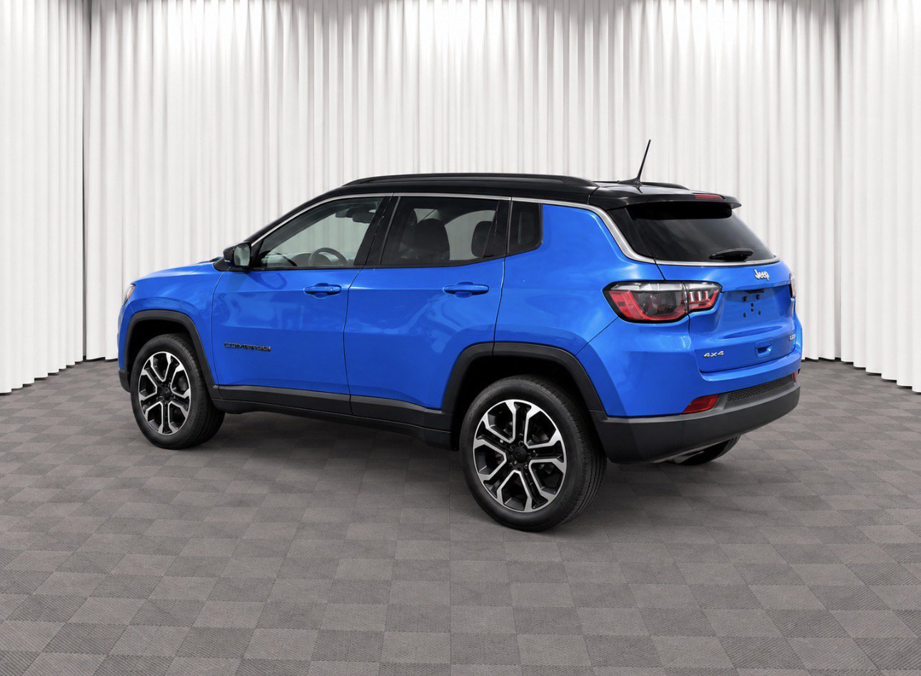 Used 2023 Jeep Compass Limited AWD/4WD image 5