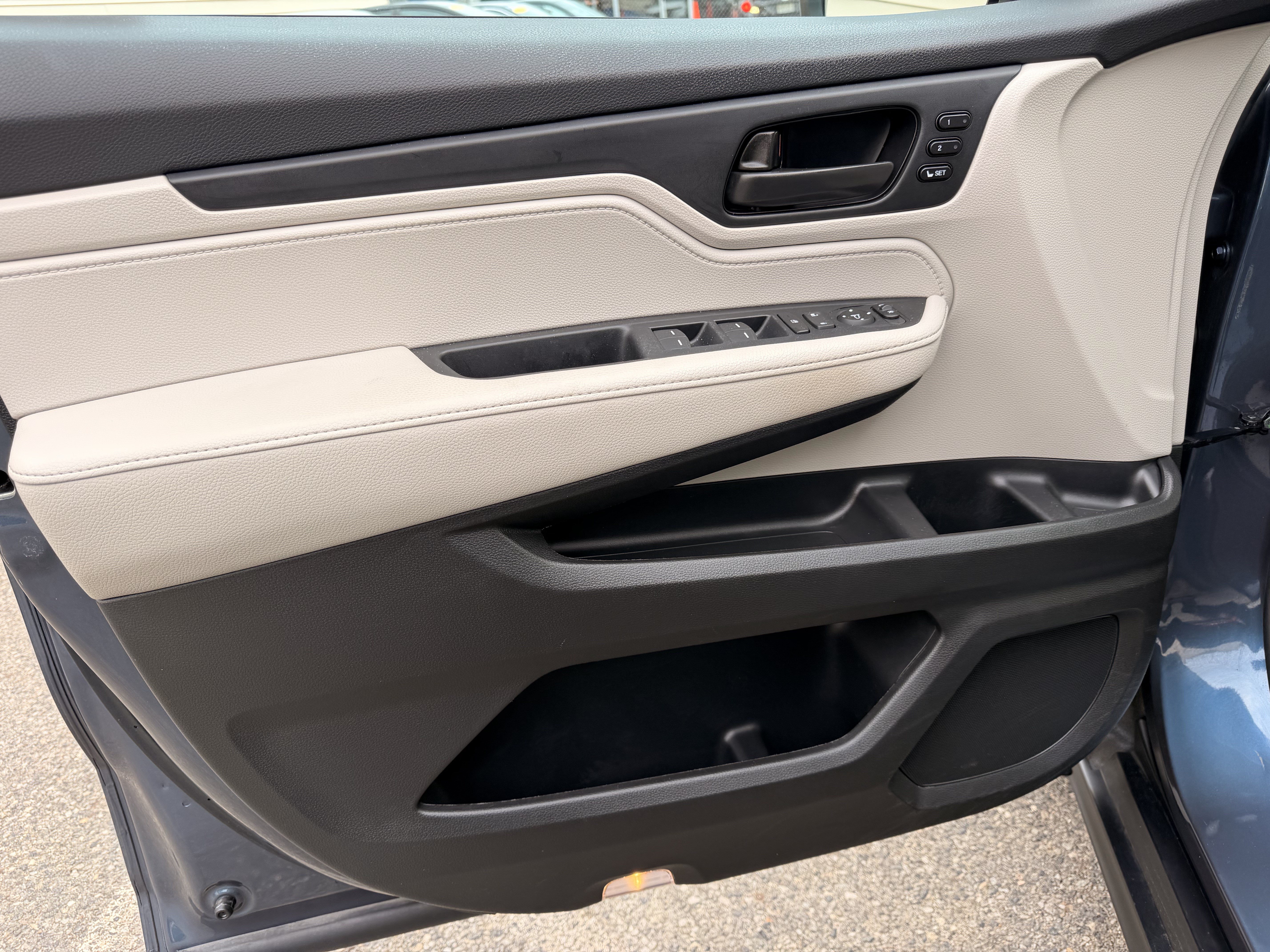 Used 2025 Honda Odyssey EX-L image 11