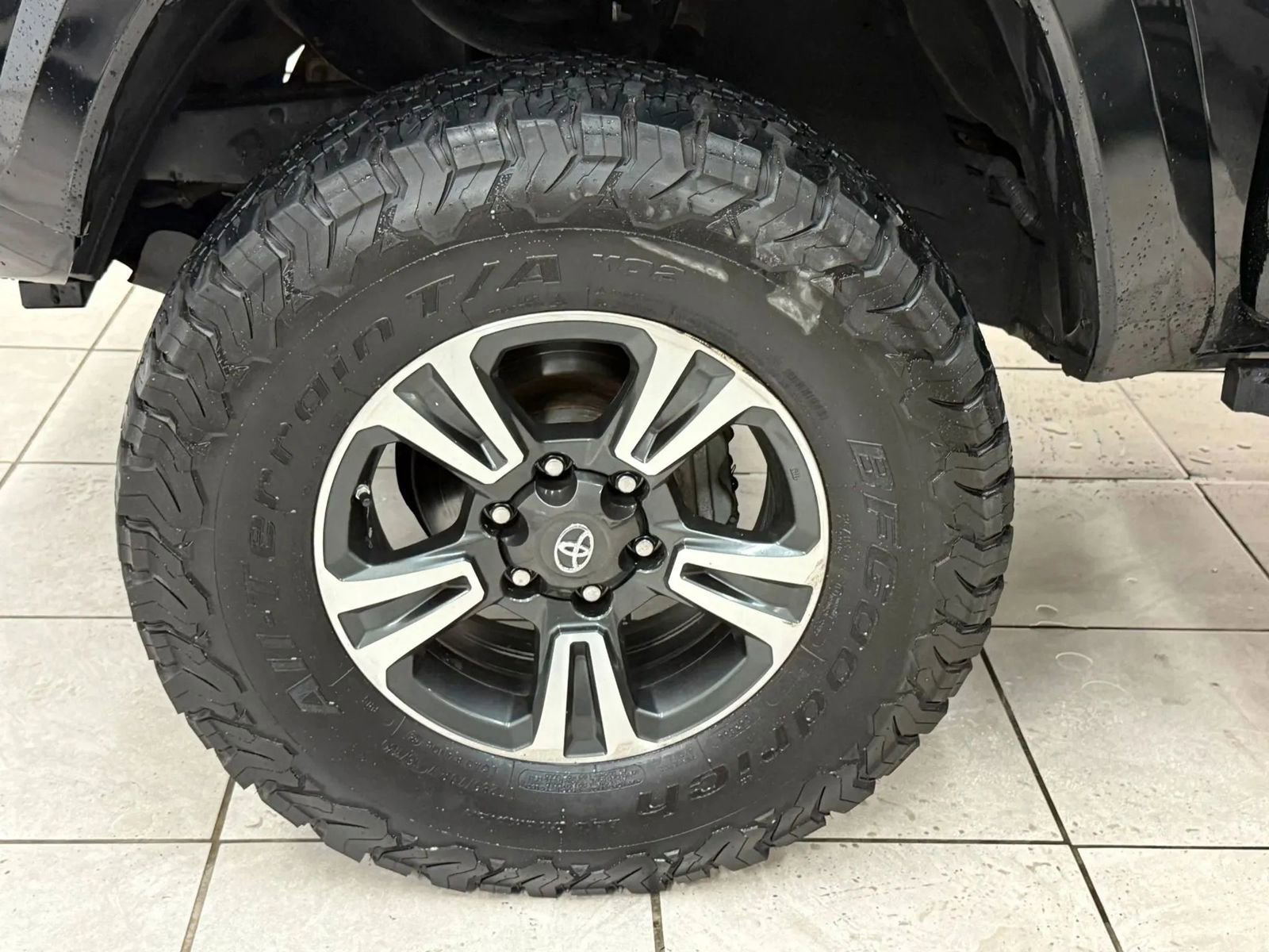 Used 2018 Toyota Tacoma TRD Sport AWD/4WD image 35