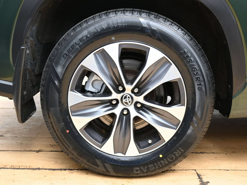 Used 2023 Toyota Highlander XLE AWD/4WD image 14