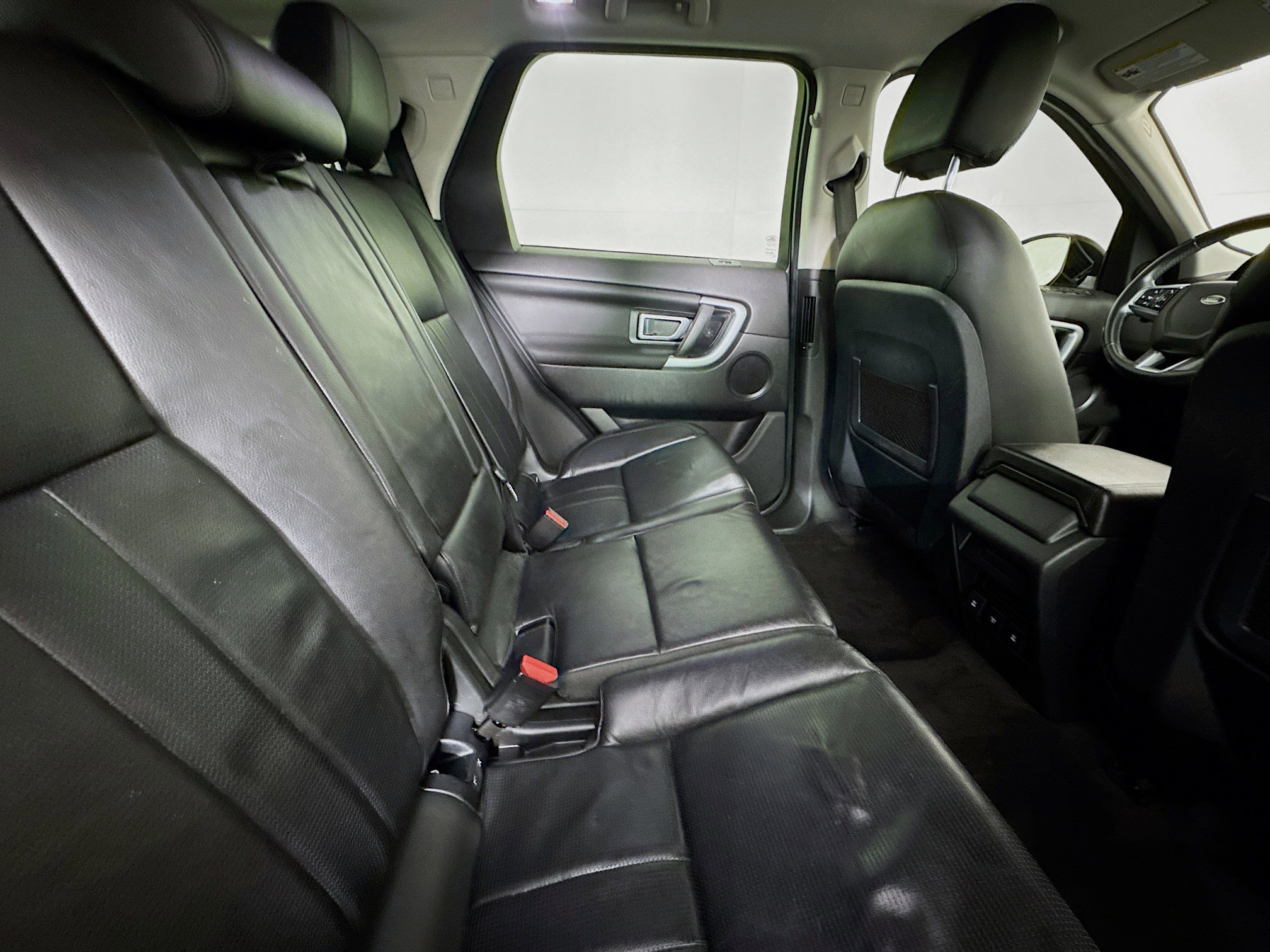 Used 2018 Land Rover Discovery Sport HSE image 26