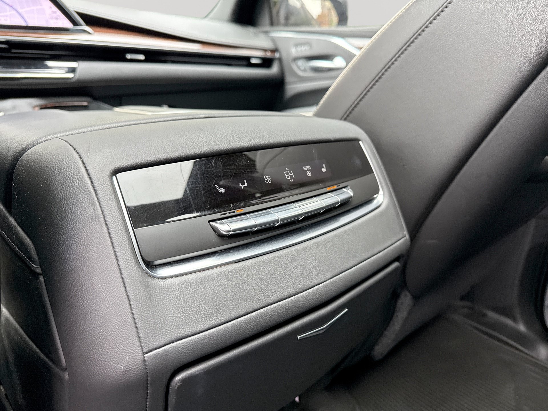 Used 2021 Cadillac Escalade ESV Premium Luxury w/ Driver Assist Tech Package AWD/4WD image 33