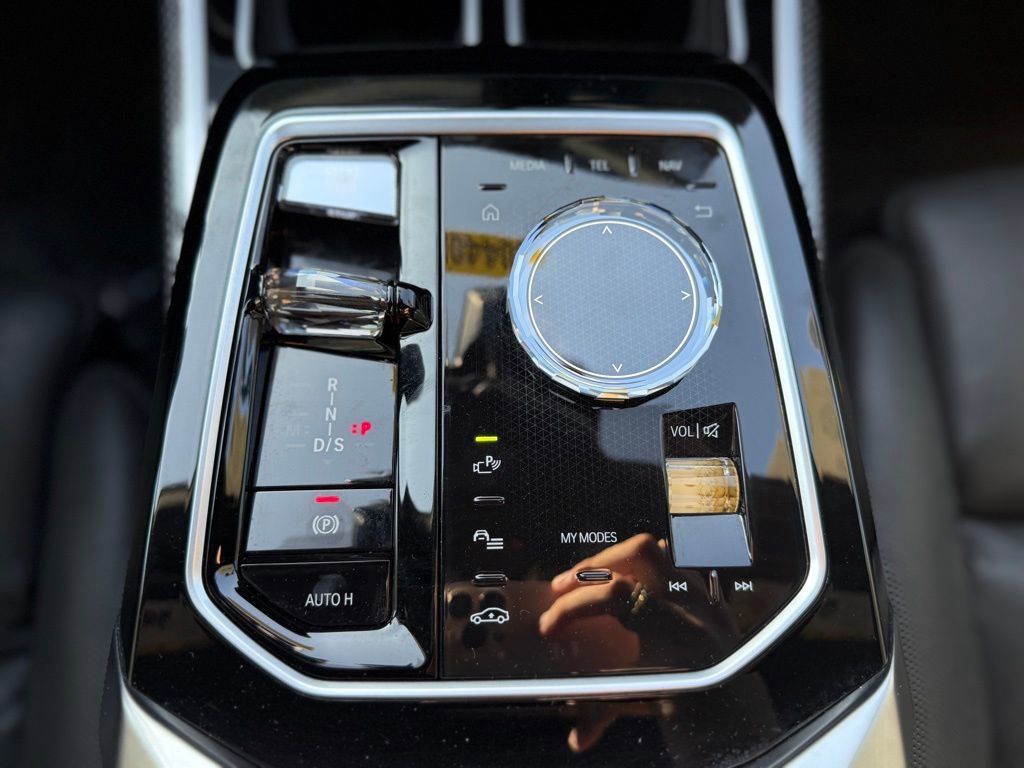 Certified 2023 BMW 740i w/ Executive Package image 20