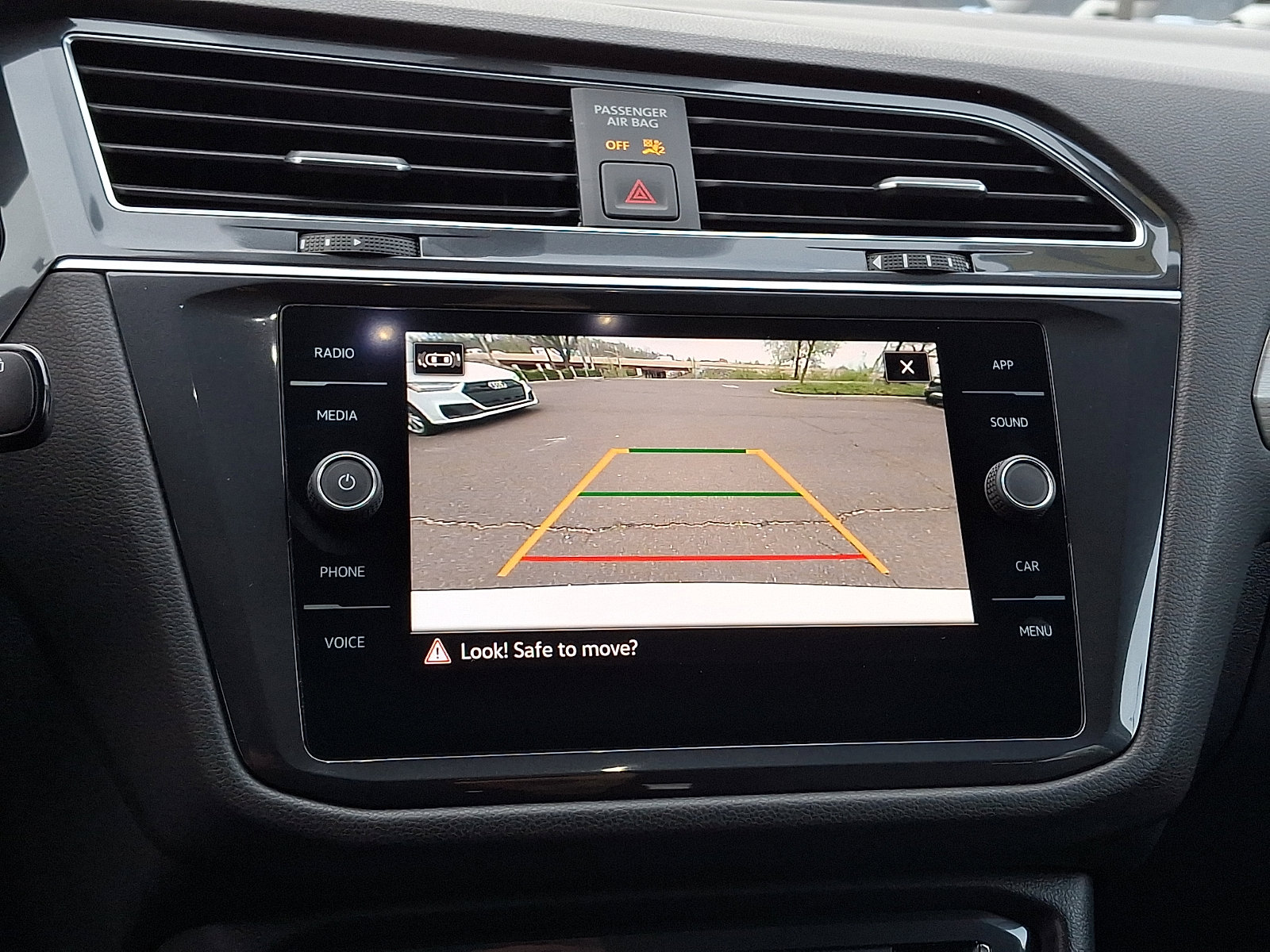 Used 2021 Volkswagen Tiguan SE w/ Panoramic Sunroof Package image 18