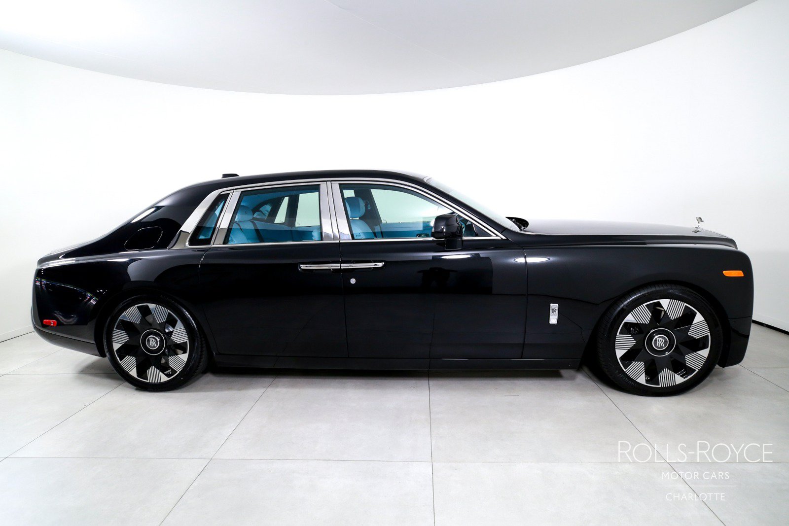 New 2027 Rolls-Royce Phantom Sedan RWD image 10