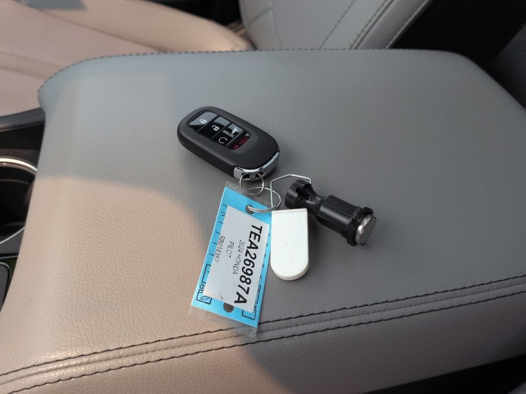 Used 2024 Honda Pilot Touring image 33