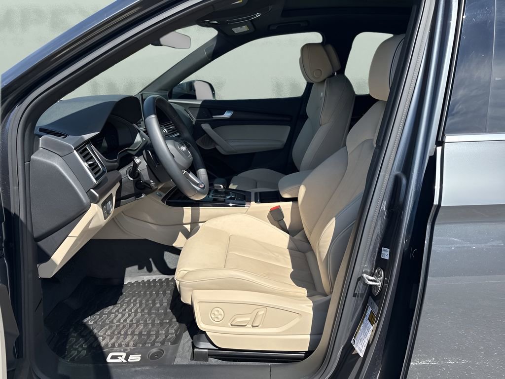 Used 2022 Audi Q5 2.0T Premium Plus w/ Premium Plus Package image 9