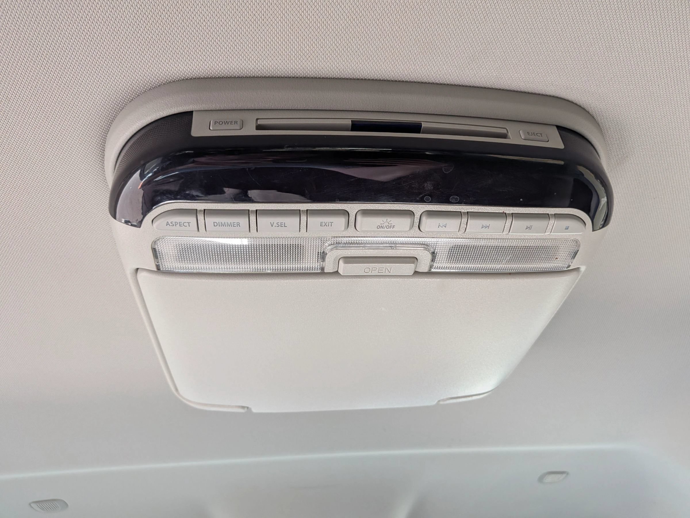 Used 2017 Chrysler Pacifica Touring Plus w/ Tire & Wheel Group FWD image 31