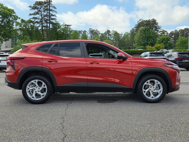 Used 2024 Chevrolet Trax LS w/ LS Convenience Package image 6