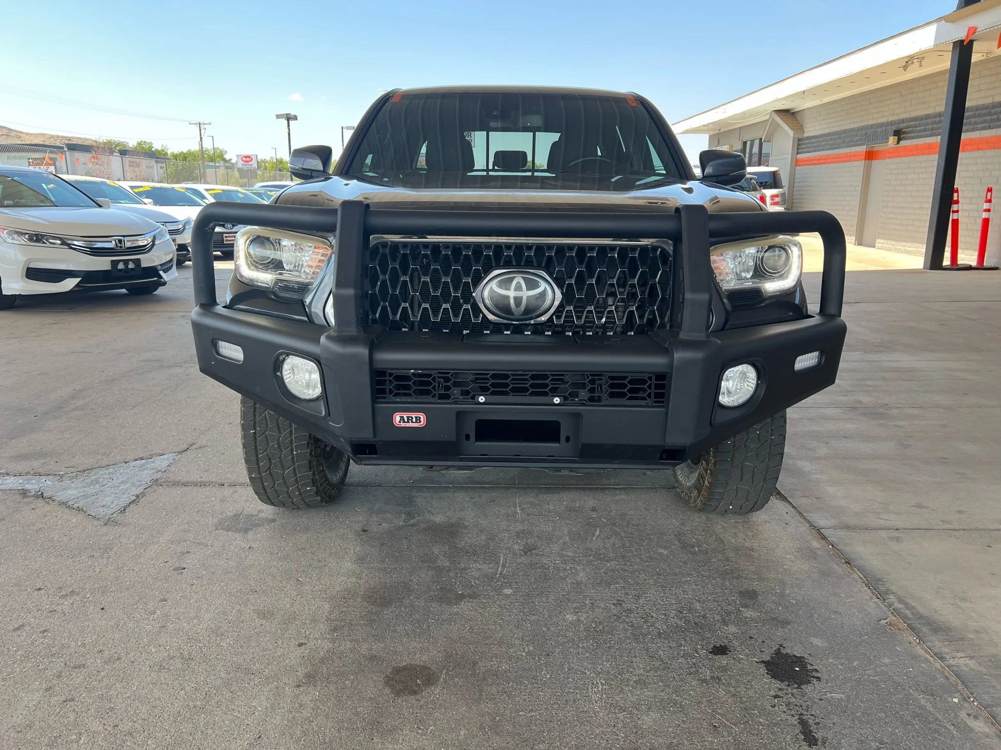 Used 2019 Toyota Tacoma TRD Off-Road image 2