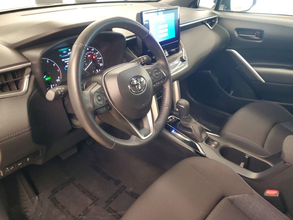 Used 2024 Toyota Corolla Cross SE image 16