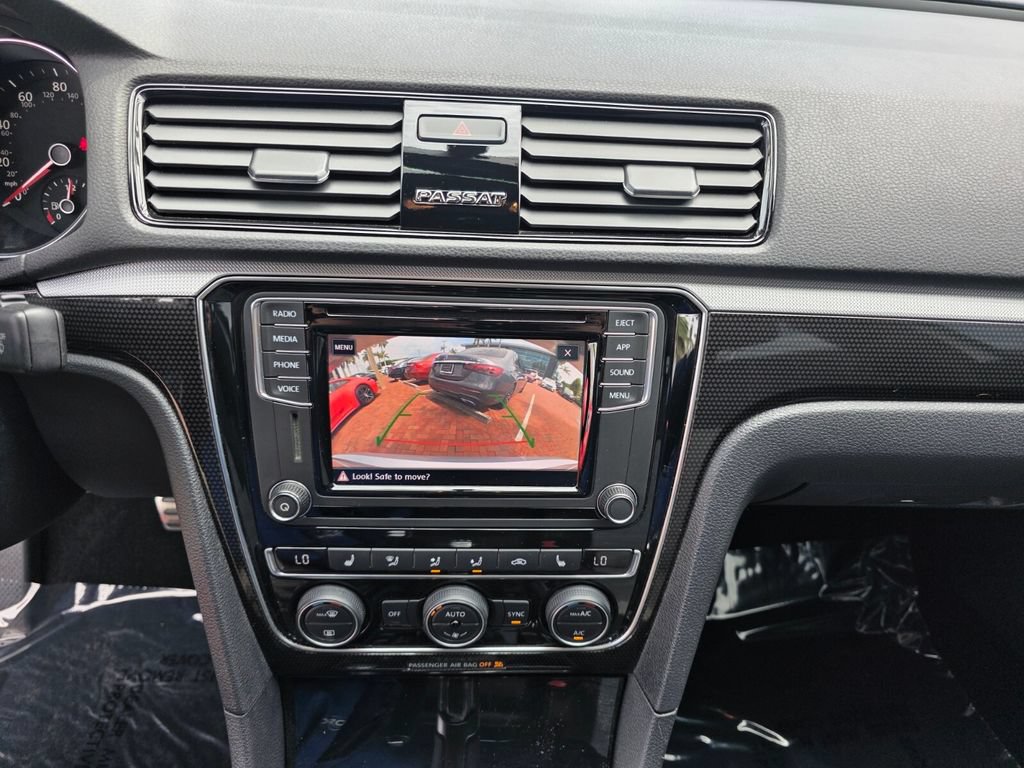 Used 2018 Volkswagen Passat 3.6 FWD image 21