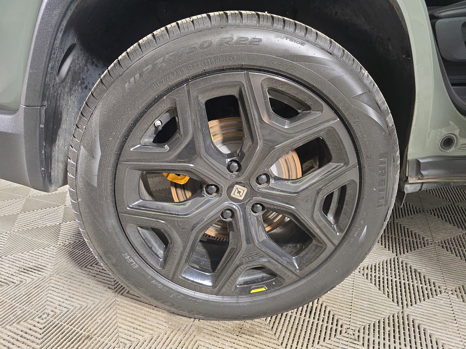 Used 2022 Rivian R1S Launch Edition image 12