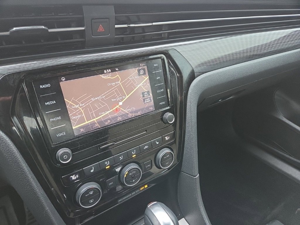 Used 2021 Volkswagen Passat 2.0T R-Line image 32