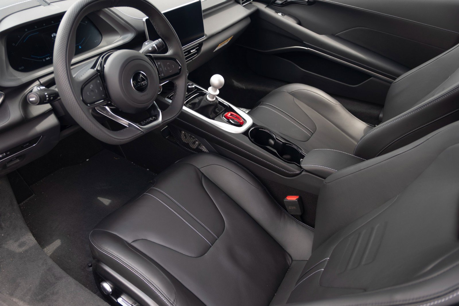 Used 2025 Lotus Emira RWD image 4