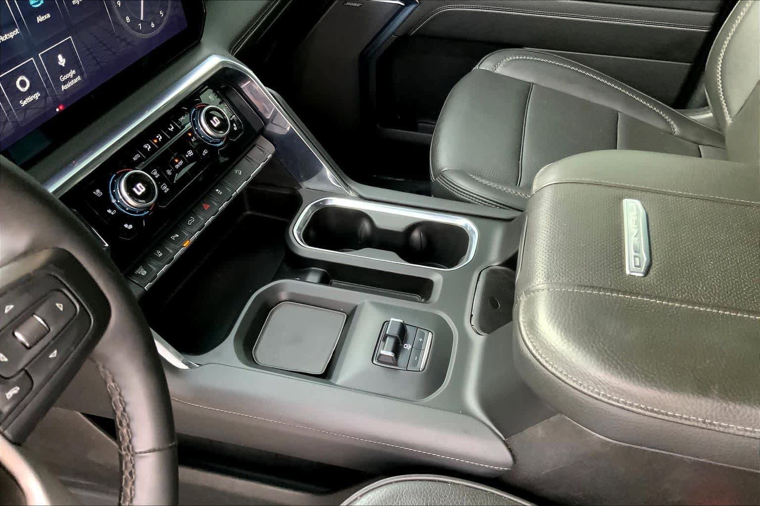 Used 2024 GMC Sierra 2500 Denali w/ Denali Reserve Package AWD/4WD image 17