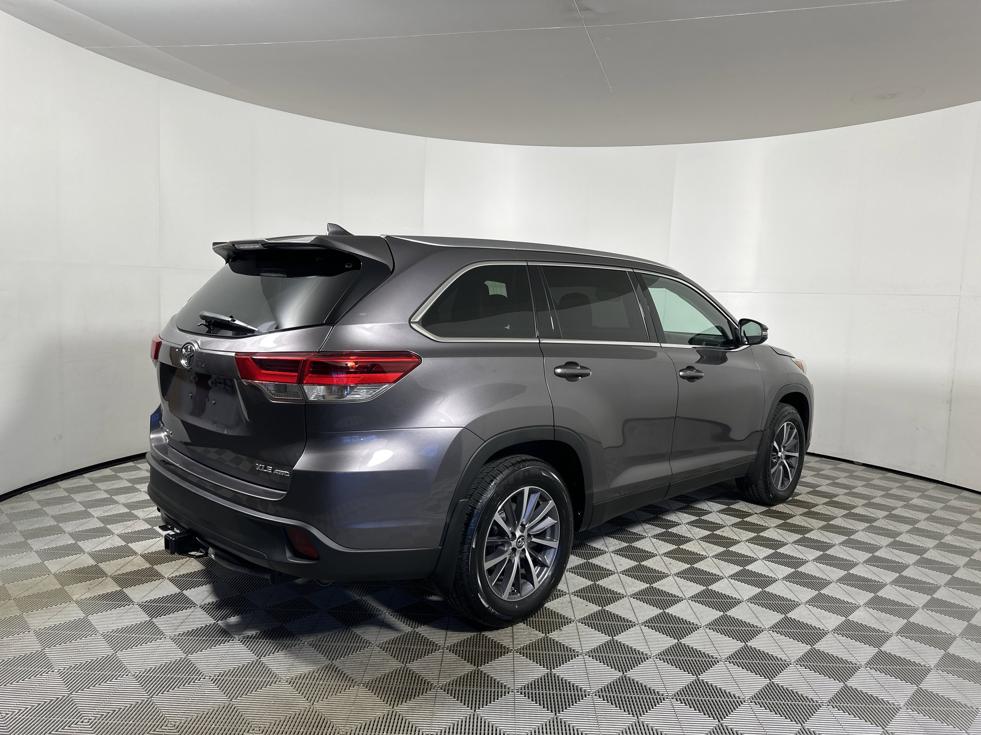 Used 2019 Toyota Highlander AWD V6 image 7