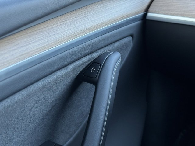 Used 2023 Tesla Model Y Long Range image 28