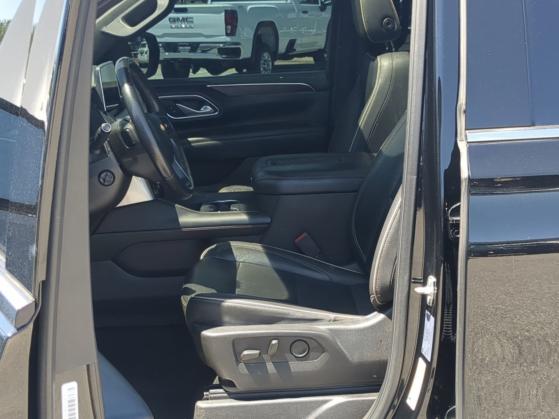Used 2021 Chevrolet Suburban Premier w/ Premium Package AWD/4WD image 11