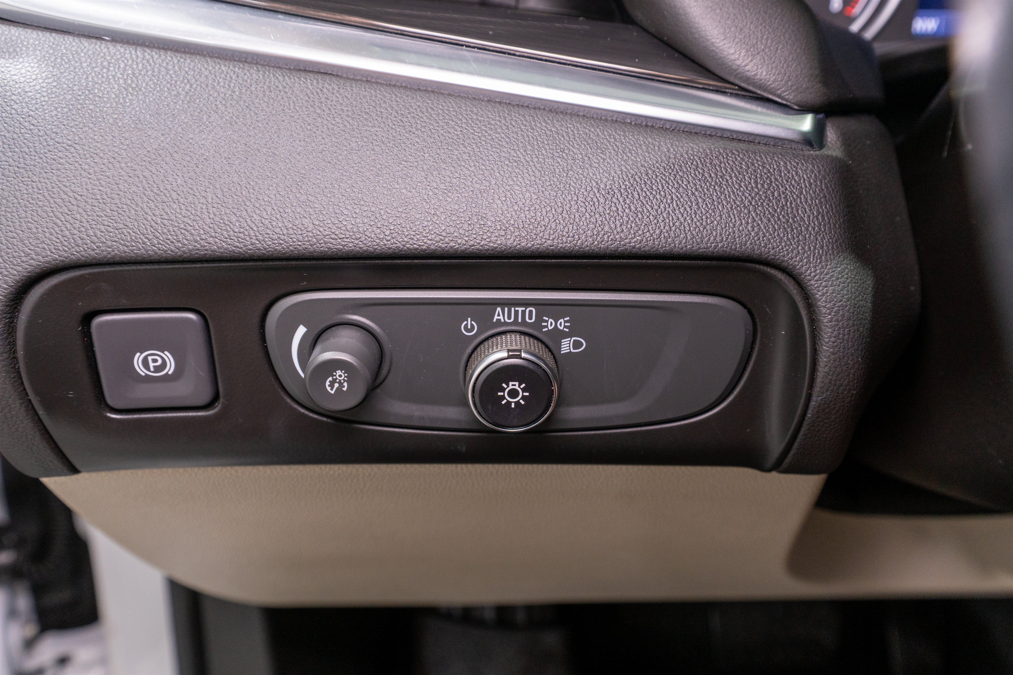 Used 2020 Buick Enclave Essence AWD/4WD image 29