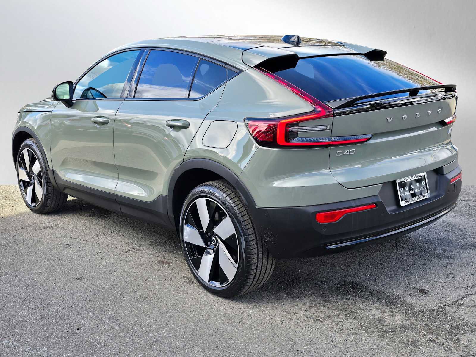 Used 2023 Volvo C40 P8 Recharge Ultimate image 5