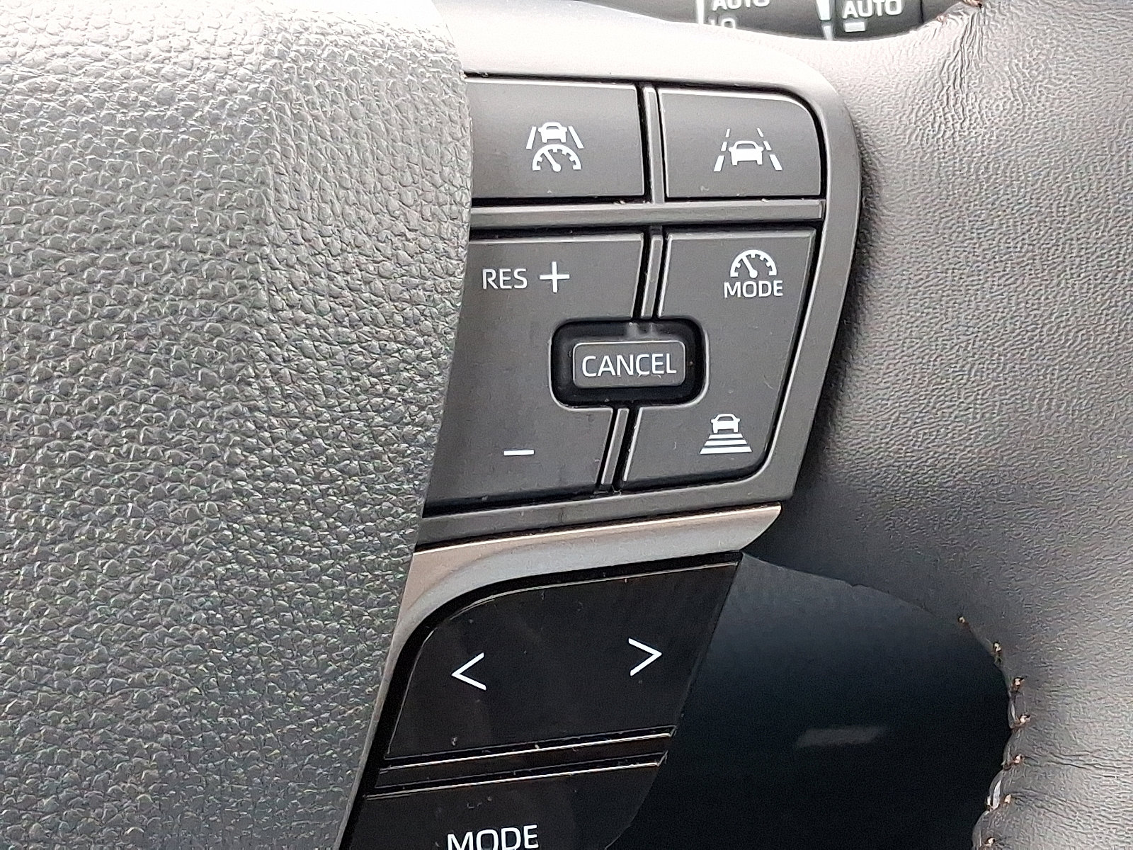 Used 2025 Toyota Camry XLE w/ Premium Plus Package image 22