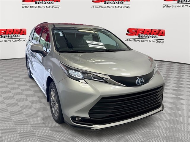 New 2025 Toyota Sienna XLE image 1