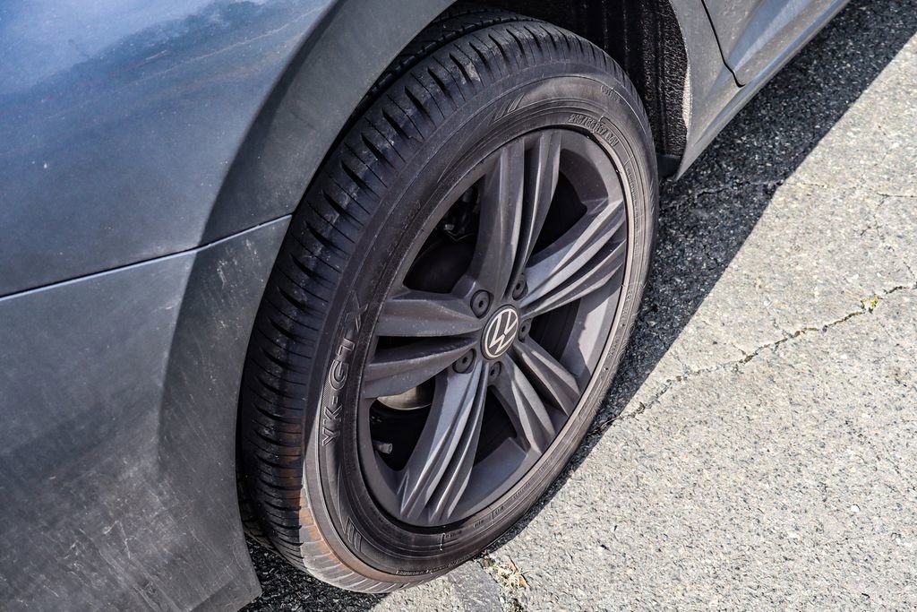 Used 2023 Volkswagen Jetta SE w/ Panoramic Sunroof Package image 41