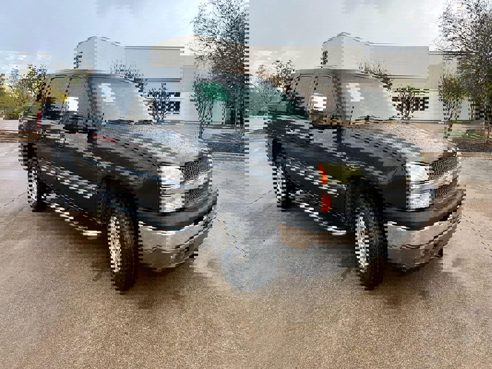 Used 2005 Chevrolet Avalanche Z66 w/ Preferred Equipment Group image 3