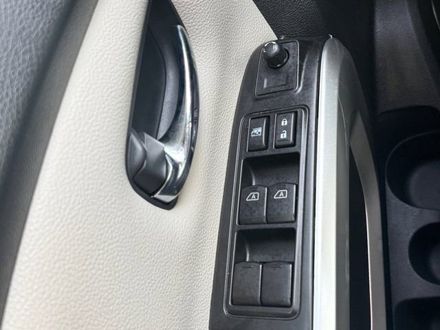 Used 2024 Nissan Titan SV w/ SV Convenience Package image 8