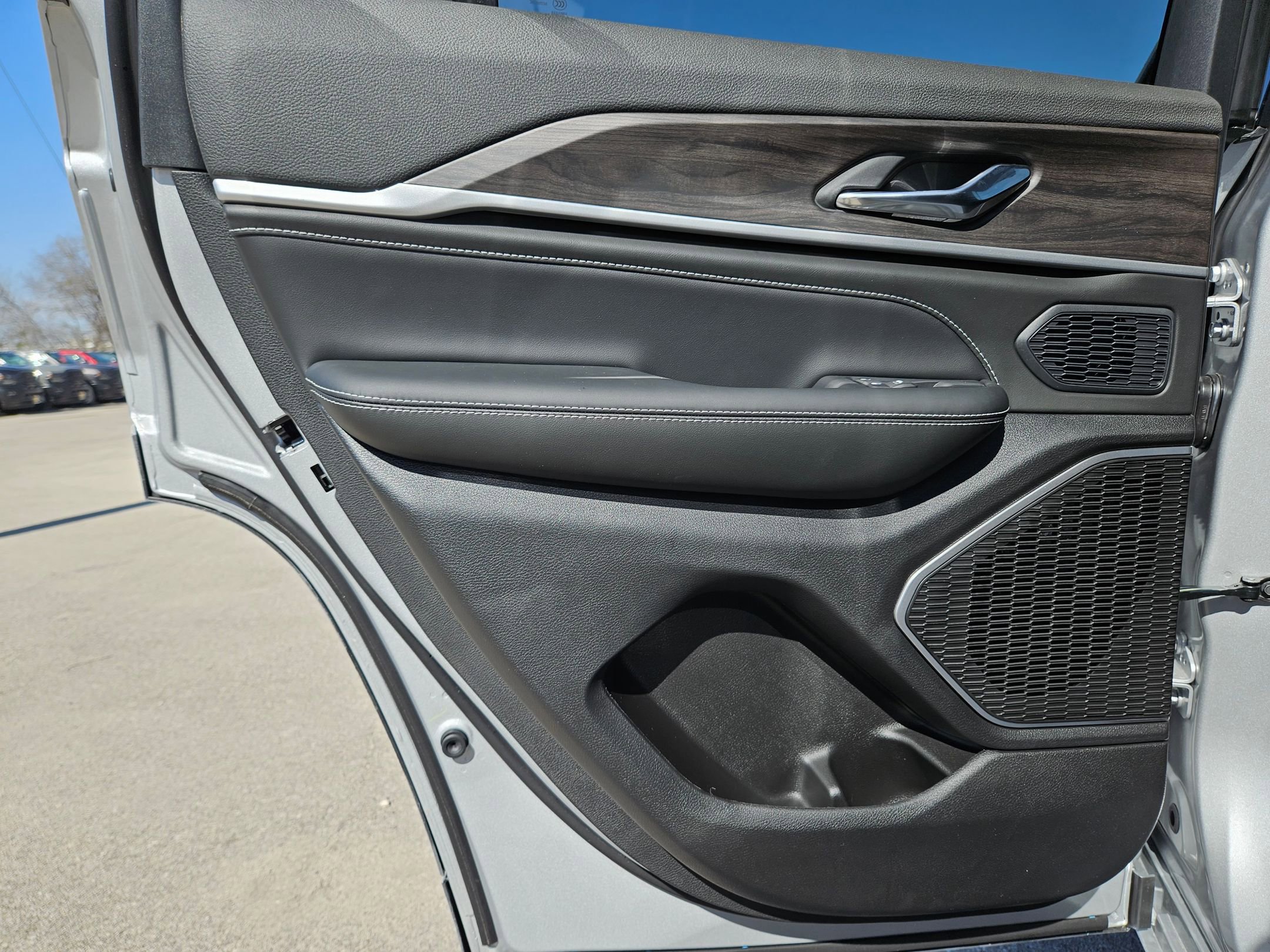 New 2026 Jeep Grand Cherokee Limited Reserve image 14