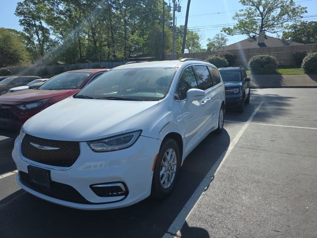 Used 2022 Chrysler Pacifica Touring-L w/ Uconnect Theater Family Group image 3