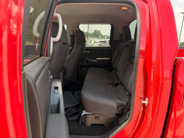 Used 2022 Nissan Frontier SV w/ Technology Package RWD image 11