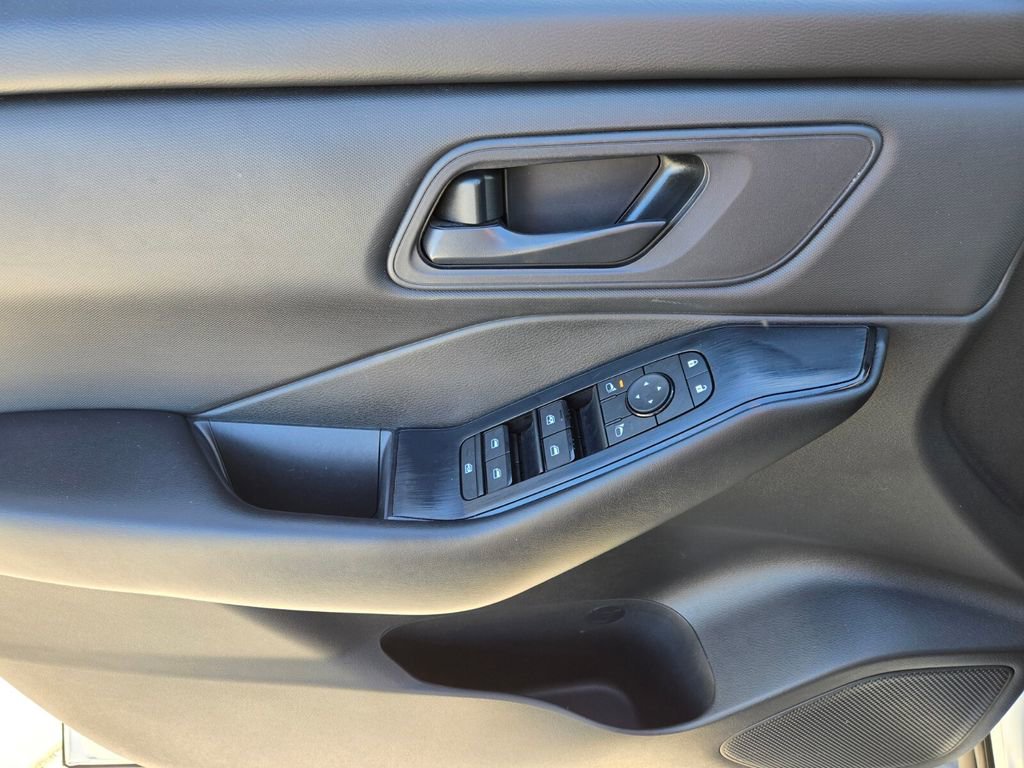 Used 2024 Nissan Rogue S image 22