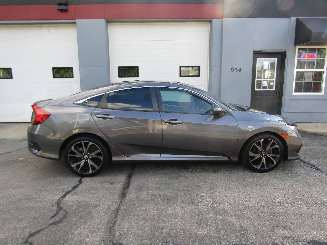 Used 2021 Honda Civic Sport image 1