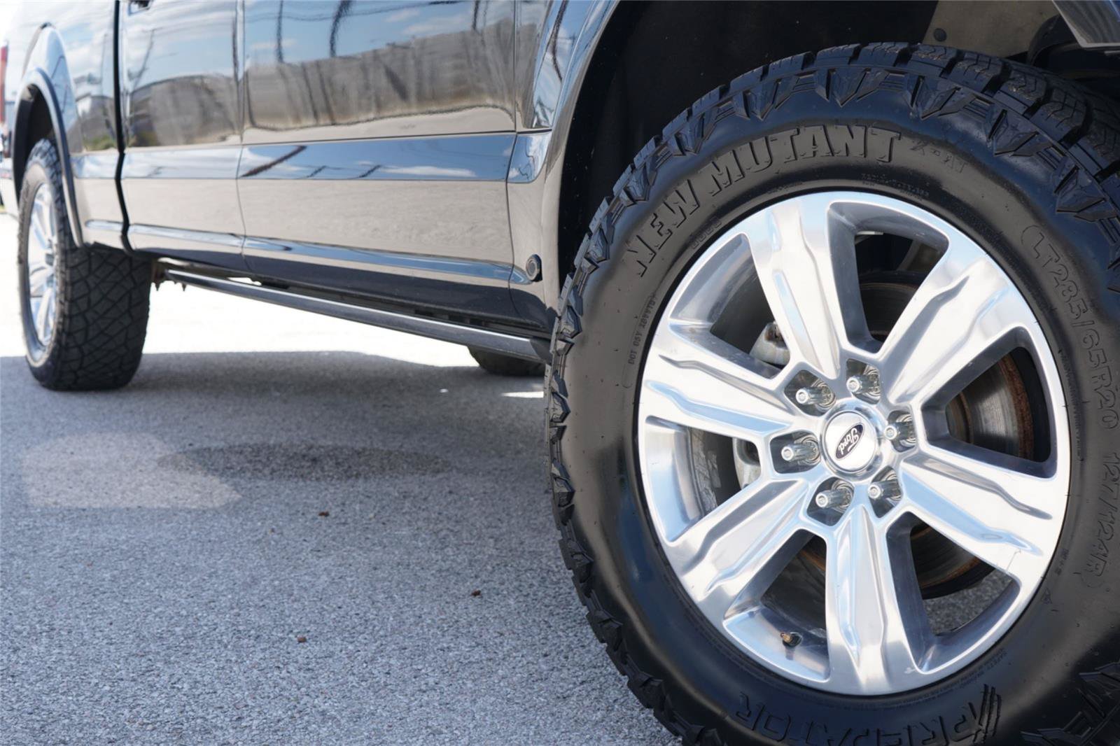 Used 2018 Ford F150 Platinum w/ Equipment Group 701A Luxury AWD/4WD image 2