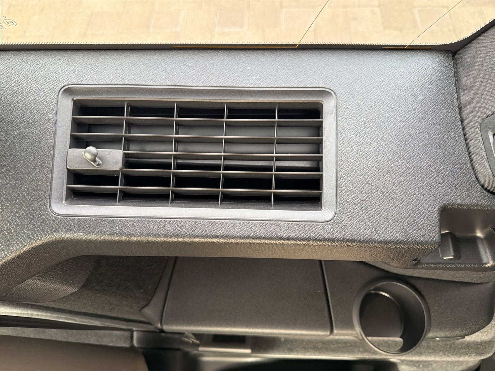 New 2026 Volvo XC90 B6 Core w/ Protection Package Premier image 90