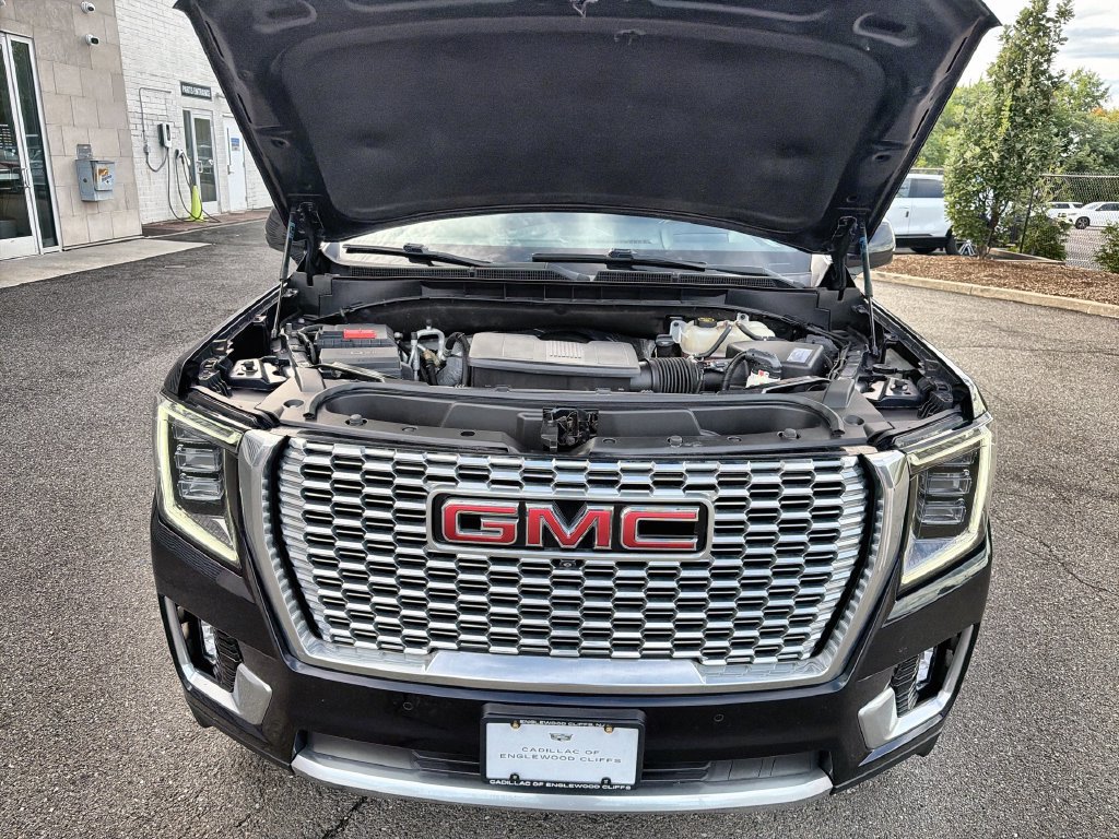 Used 2021 GMC Yukon XL Denali w/ Denali Premium Package AWD/4WD image 18