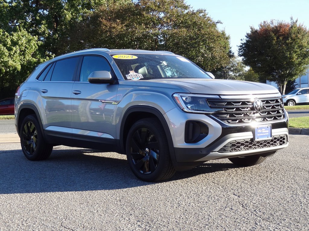 Used 2024 Volkswagen Atlas Cross Sport SE w/ Black Wheel Package