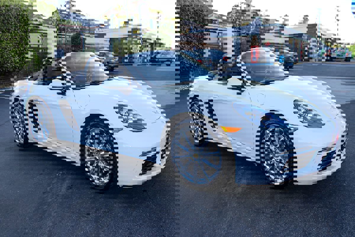 Used 2018 Porsche 718 Boxster RWD image 8