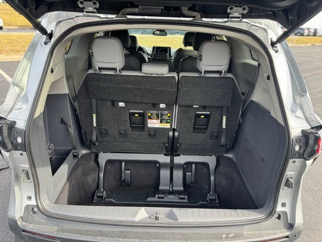 Used 2024 Toyota Sienna XLE image 11