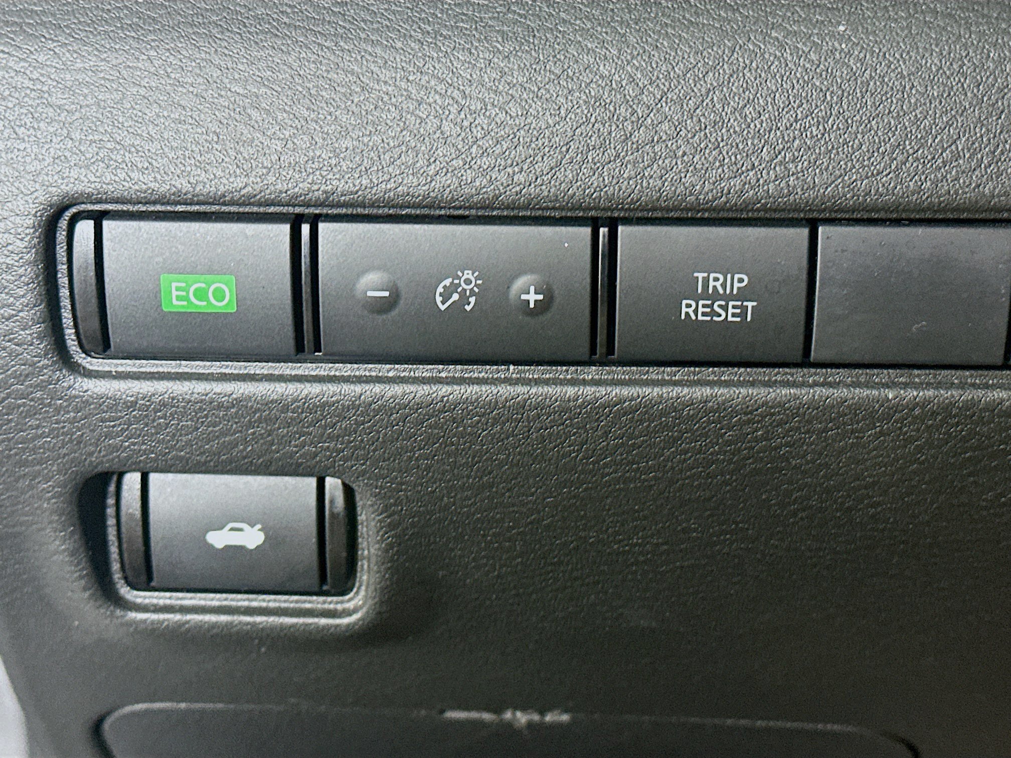 Used 2025 Nissan Sentra SV FWD image 17