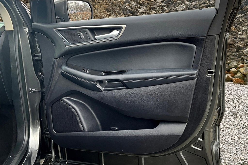 Used 2019 Ford Edge SEL w/ Equipment Group 201A image 20