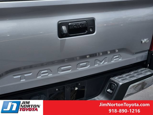 Used 2017 Toyota Tacoma TRD Off-Road w/ Tow Package (A/T) AWD/4WD image 12