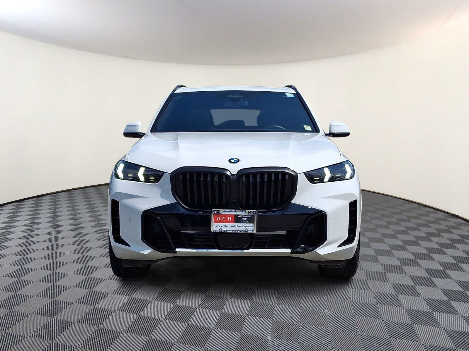 Used 2024 BMW X5 xDrive40i w/ M Sport Package AWD/4WD image 3