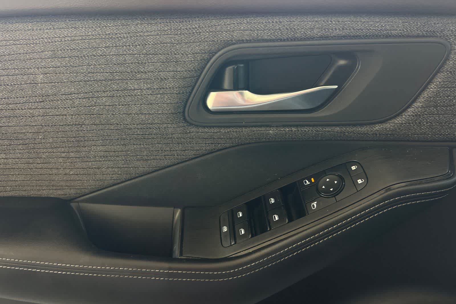 Used 2021 Nissan Rogue SV FWD image 15
