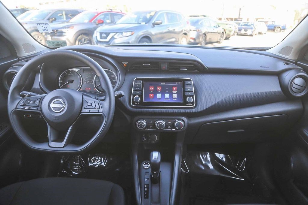 Used 2025 Nissan Kicks Play S image 12